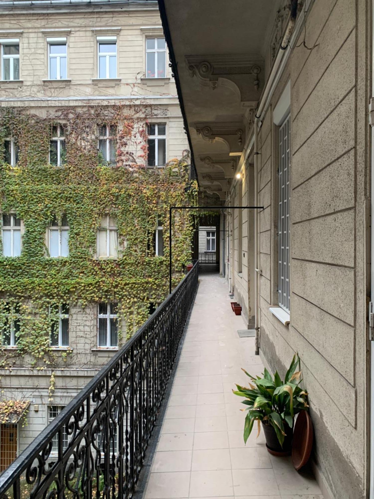 Ambassador Apartment Budapest Eksteriør billede